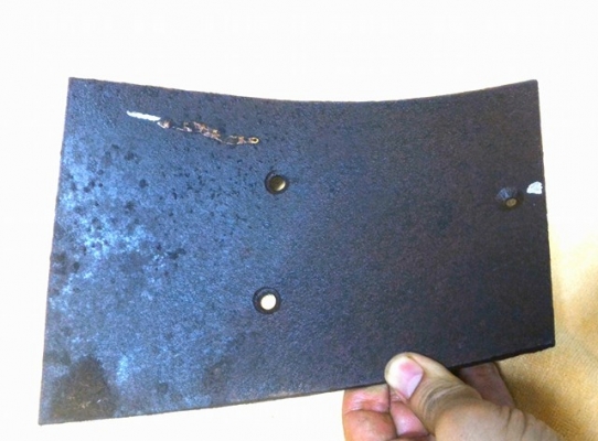 ผานไถนาตัวที2 ตราดาวนูนมุมบนซ้าย เนื้อโลหะหล่อเก่า มี 2 ตอน ใช้ยึดติดกับคันไถ หนักมาก หายากครับ ถือว่าเป็นของมงคล มักนำไปหลอมสร้างพระเครื่อง