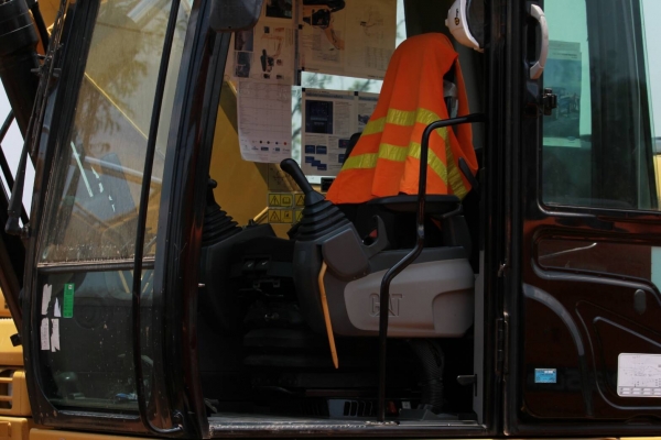 CAT320D 2000 กว่าชั่วโมง ออกป้ายแดงแค่ 17 เดือน สวยใสไร้ที่ติ สนใจติดต่อ 0814283210 CAT320D 2000 กว่าชั่วโมง ออกป้ายแดงแค่ 17 เดือน สวยใสไร้ที่ติ สนใจติดต่อ 0814283210