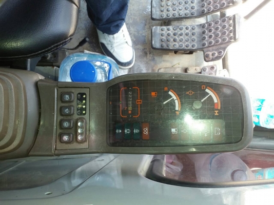 ขายรถแบคโฮ HITACHI EX200-3 ไม่มีเอกสาร ระบบไฟเต็ม แอร์พร้อม ราคา 850000