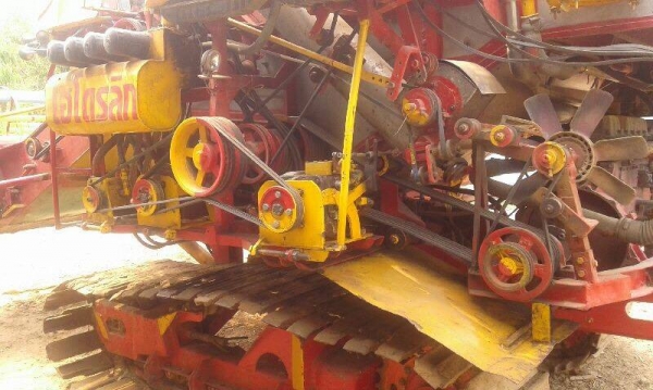 ขายรถเกี่ยวข้าวศักดิ์พัฒนา เครื่องอีซูซุ2106HH1 ช่วงล่างดี เครื่องแน่นโซ่ใหม่ สภาพพร้อมใช้งาน ขายรถเกี่ยวข้าวศักดิ์พัฒนา เครื่องอีซูซุ2106HH1 ช่วงล่างดี เครื่องแน่นโซ่ใหม่ สภาพพร้อมใช้งาน