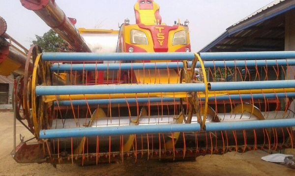 ขายรถเกี่ยวข้าวศักดิ์พัฒนา เครื่องอีซูซุ2106HH1 ช่วงล่างดี เครื่องแน่นโซ่ใหม่ สภาพพร้อมใช้งาน ขายรถเกี่ยวข้าวศักดิ์พัฒนา เครื่องอีซูซุ2106HH1 ช่วงล่างดี เครื่องแน่นโซ่ใหม่ สภาพพร้อมใช้งาน