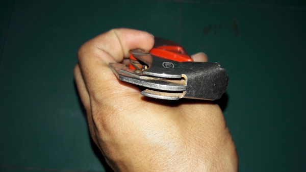 ขายมีดคัตเตอร์Made in Japan.งานเก่ามือสองแบบปากงอ