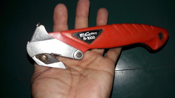 ขายมีดคัตเตอร์Made in Japan.งานเก่ามือสองแบบปากงอ