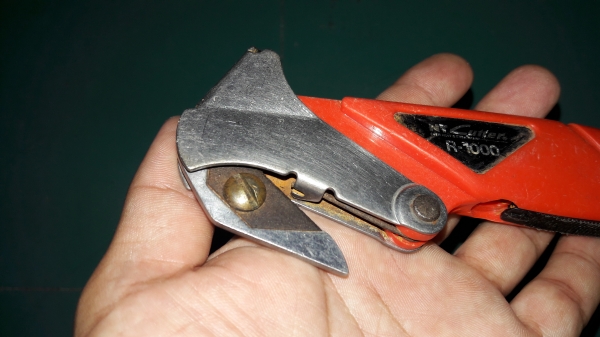 ขายมีดคัตเตอร์Made in Japan.งานเก่ามือสองแบบปากงอ