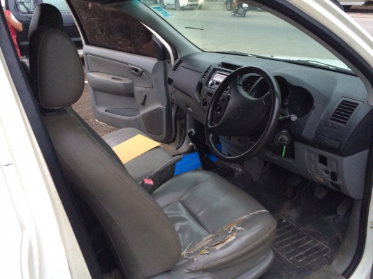 TOYOTA VIGO เครื่อง 2.5 ปี 2005 เครื่องดี เเชสซีสวย เเอร์เยน ภายในไม่โทรม รถบ้านหน้าหลังเดิม เล่มพร้อม 0876835269 ต่อหนักผ่านคับ