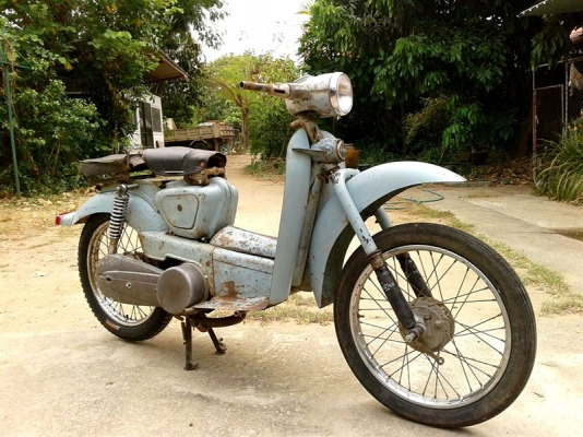 ขายเฟรมรถโบราณทรงแปลก aermacchi zeffiro 150 รถอิตาลี่ ปี 195x มีรูปครับ