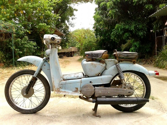 ขายเฟรมรถโบราณทรงแปลก aermacchi zeffiro 150 รถอิตาลี่ ปี 195x มีรูปครับ