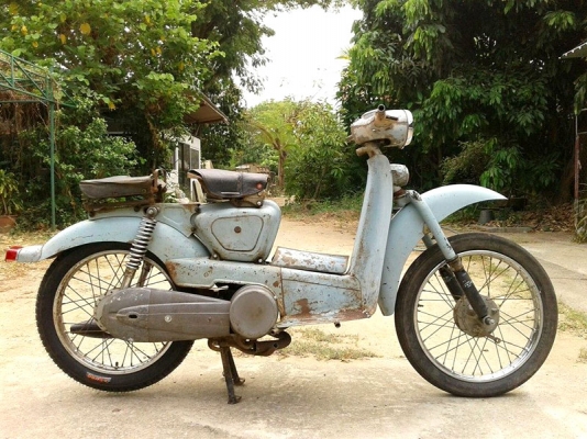 ขายเฟรมรถโบราณทรงแปลก aermacchi zeffiro 150 รถอิตาลี่ ปี 195x มีรูปครับ