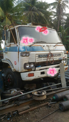 ขายรถบรรทุก 10 ล้อหัวคัสซี NISSAN CW41M 265 แรงม้า 2 เพลาสโลว์ดึง ราคา 320000