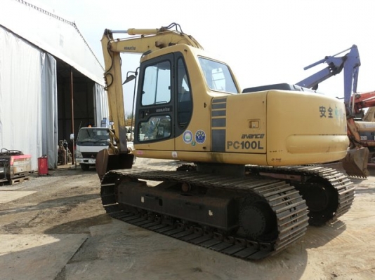 PC100L-6Eรถเก่าญี่ปุ่น แขนยาวสภาพสวยเดิมๆใช้งานมาน้อย5 ,000กว่าชั่วโมง