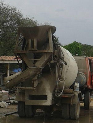 ขายรถหกล้อโม่ปูน ISUZU เครื่อง 195 แรง โม่ 3 คิว รถใช้งานอยู่ ไม่มีทะเบียน