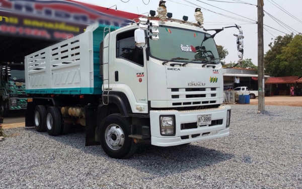 ขายรถบรรทุก ISUZU เครื่อง 360 แรง ปี 55 กระบะดัมพ์สามมิตร พร้อมใช้งาน มีระบบลากพ่วง ราคาขาย 2,400,000 บาท เข้าไฟแนนซ์ 2,100,000 บาท