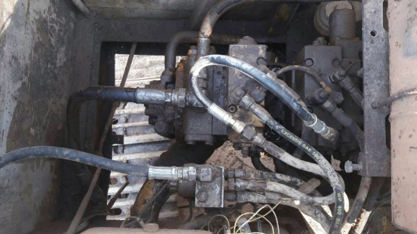 ขายรถแบ็คโฮ Komatsu pc 100-5 เครื่องเดิม ปั๊มเดิม ไฟฟ้าครบ ช่วงล่างดี เอกสารซื้อขาย ราคา 525,000 บาท