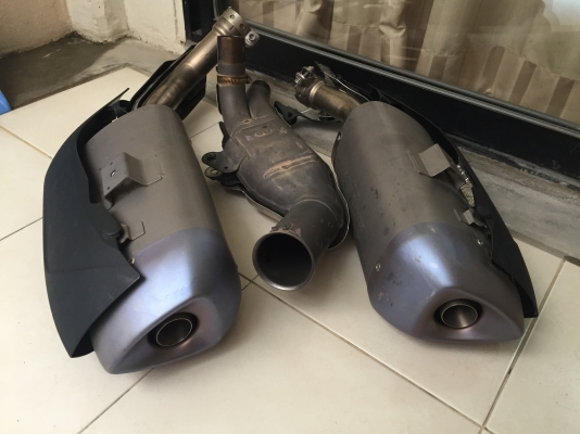 ขายท่อ YAMAHA R1 ปี 2010-2014 พร้อม Y PIPE สภาพสวย ราคา 4,900 บาท ขายท่อ YAMAHA R1 ปี 2010-2014 พร้อม Y PIPE สภาพสวย ราคา 4,900 บาท