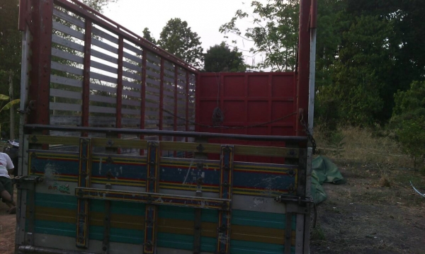 ขายกระบะเนียมรถร่อง SAHAKIT สภาพสวยพร้อมใช้ ติดต่อได้ที่คุณ อ๊อฟ พิจิตร 086-737-9991