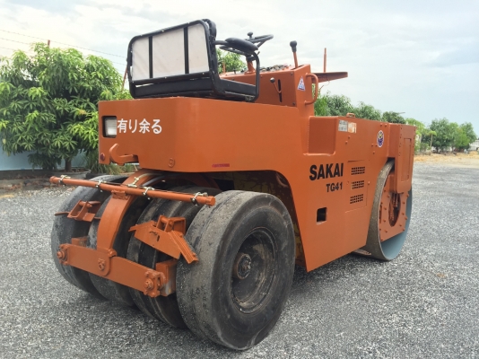 ขายรถบด4ตันSAKAIรุ่นTG41หน้าเหล็กหลังยาง4เส้นนำเข้าญี่ปุ่น ไม่เคยใช้งานในไทยสภาพดีพร้อมใช้งาน มีให้เลือกหลายคันหลายขนาด