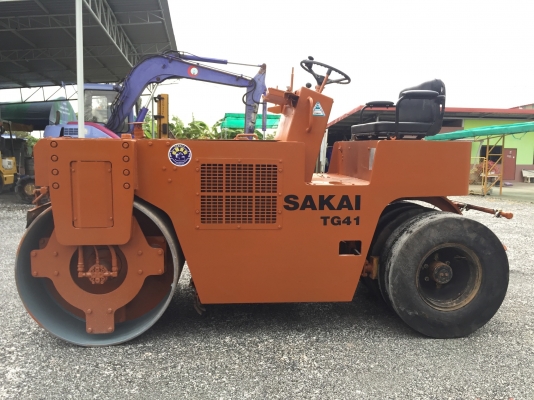 ขายรถบด4ตันSAKAIรุ่นTG41หน้าเหล็กหลังยาง4เส้นนำเข้าญี่ปุ่น ไม่เคยใช้งานในไทยสภาพดีพร้อมใช้งาน มีให้เลือกหลายคันหลายขนาด