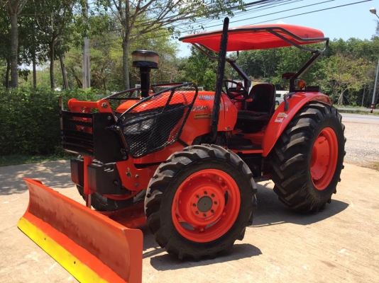 ขายรถไถ Kubota M7040 (4WD) พร้อมดันหน้า ผานบุกเบิกช้าง รถพร้อมใช้งานครับ