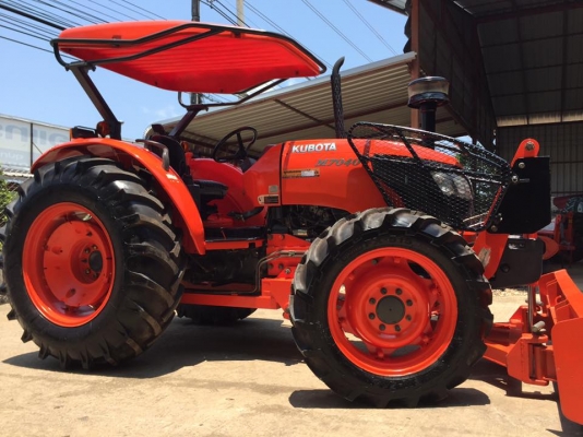 ขายรถไถ Kubota M7040 (4WD) พร้อมดันหน้า ผานบุกเบิกช้าง รถพร้อมใช้งานครับ