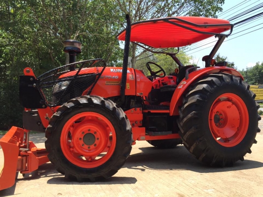 ขายรถไถ Kubota M7040 (4WD) พร้อมดันหน้า ผานบุกเบิกช้าง รถพร้อมใช้งานครับ