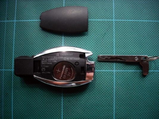 กุญแจรีโมท BENZ แท้ น้ำเต้า 3 ปุ่ม ขอบโครเมี่ยม กุญแจรีโมท BENZ แท้ น้ำเต้า 3 ปุ่ม ขอบโครเมี่ยม