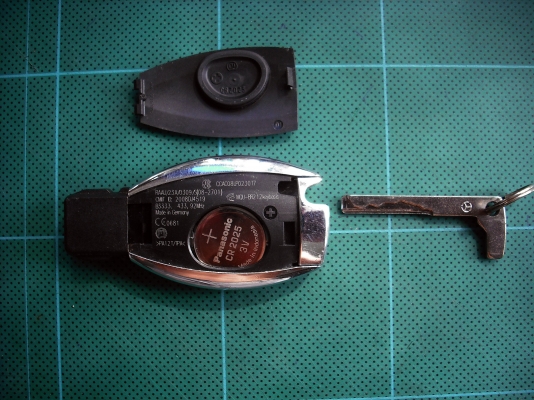 กุญแจรีโมท BENZ แท้ น้ำเต้า 3 ปุ่ม ขอบโครเมี่ยม กุญแจรีโมท BENZ แท้ น้ำเต้า 3 ปุ่ม ขอบโครเมี่ยม