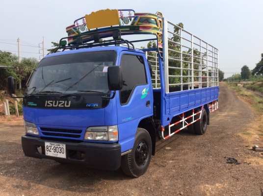 ISUZU 6ล้อ NQR ยาว 5.5 ม.  เครื่อง120แรง พวงมาลัยพาว์เวอร์ ยางดีทุกเส้น รถพร้อมใช้ ขาย 490,000 บาท ศุภากร 081-1903107 , 081-4252943