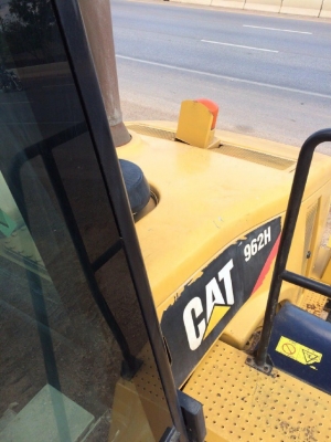 ขายรถตักล้อยาง CAT 962H ปี 2010 รถนอกนำเข้าจากญี่ปุ่น สภาพสวยพร้อมใช้ มีVDOการทำงานครับ
