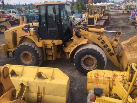 ขายรถตักล้อยาง CAT 962H ปี 2010 รถนอกนำเข้าจากญี่ปุ่น สภาพสวยพร้อมใช้ มีVDOการทำงานครับ