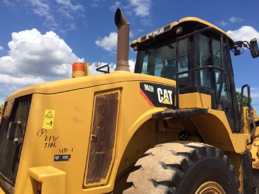 ขายรถตักล้อยาง CAT 962H ปี 2010 รถนอกนำเข้าจากญี่ปุ่น สภาพสวยพร้อมใช้ มีVDOการทำงานครับ
