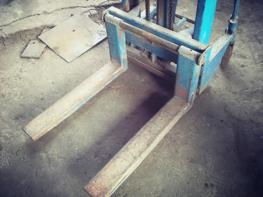 ขายรถยกแบบลากยกได้ประมาณ2-3ตัน