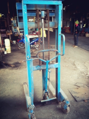 ขายรถยกแบบลากยกได้ประมาณ2-3ตัน