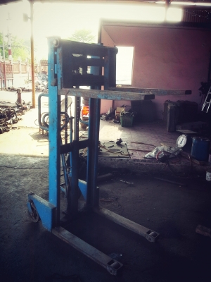 ขายรถยกแบบลากยกได้ประมาณ2-3ตัน