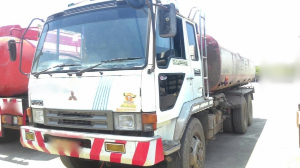 รถมิตซู 10 ล้อ บรรทุกน้ำมัน FN527 เปลื่ยนเครื่อง 225  แรงม้า.  ( ขาย แม่ , ลูก. )      สนใจติดต่อ  081 - 6079515