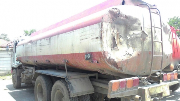 รถมิตซู 10 ล้อ บรรทุกน้ำมัน FN527 เปลื่ยนเครื่อง 225  แรงม้า.  ( ขาย แม่ , ลูก. )      สนใจติดต่อ  081 - 6079515