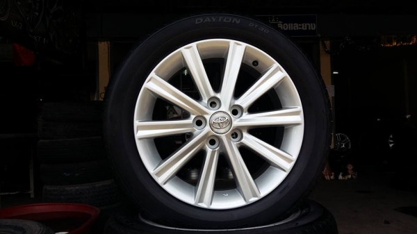 ขายล้อแม็ก camry17" พร้อมยางใหม่ปี16 สนใจติดต่อ ตาเล็ก ล้อและยางครับ 081-3747940