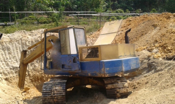 รถแบคโฮ KOMATSU  PC - 120 - 3.     สนใจติดต่อ  081 - 6079515