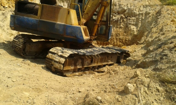 รถแบคโฮ KOMATSU  PC - 120 - 3.     สนใจติดต่อ  081 - 6079515