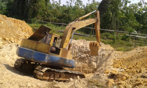 รถแบคโฮ KOMATSU  PC - 120 - 3.     สนใจติดต่อ  081 - 6079515