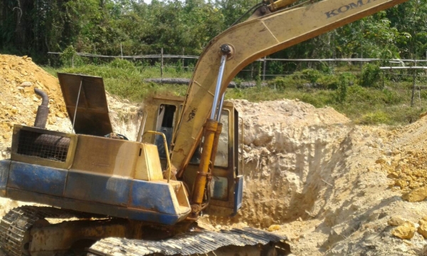 รถแบคโฮ KOMATSU  PC - 120 - 3.     สนใจติดต่อ  081 - 6079515