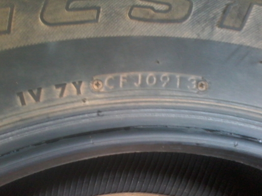 ขายยาง265 65  17 ปี13  สามเส้น ปี14 หนึ่งเส้น สภาพดอกยางพอใช้