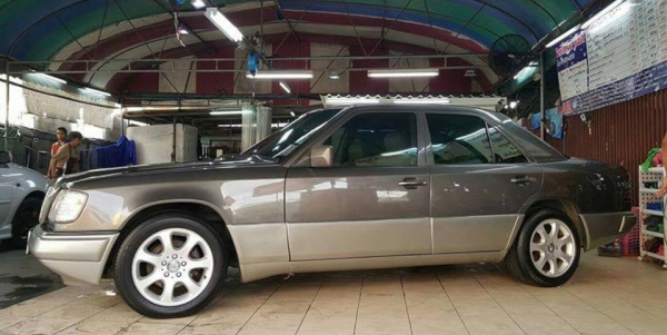 MERCEDES-BENZ E-CLASS 300E 3.0  วิ่ง 9x,xxx KM