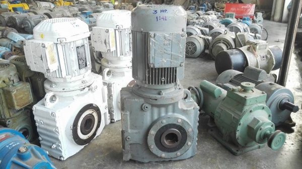 มอเตอร์เกียร์ Sew Eurodrive 3 HP 380V ทด 1:41 ความเร็วรอบ 34 RPM. สภาพใหม่วิ่งเงียบพร้อมใช้มาเทสก่อนได้.