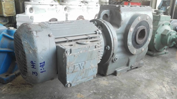 มอเตอร์เกียร์ Sew Eurodrive 3 HP 380V ทด 1:41 ความเร็วรอบ 34 RPM. สภาพใหม่วิ่งเงียบพร้อมใช้มาเทสก่อนได้.