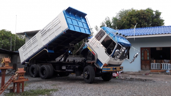 ข่าวด่วน!! มิตซูบิชิ 517 สิบล้อดัมพ์เพลาเดียว