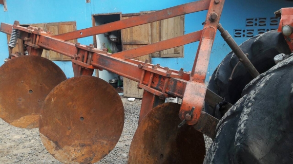 ขายรถไถM 9000 พร้อมอุปกรณ์ 4 อย่าง ต่อรอง เครื่อง เกียร์ ไฮดรอลิกดีเยี่ยม ขายรถไถM 9000 พร้อมอุปกรณ์ 4 อย่าง ต่อรอง เครื่อง เกียร์ ไฮดรอลิกดีเยี่ยม