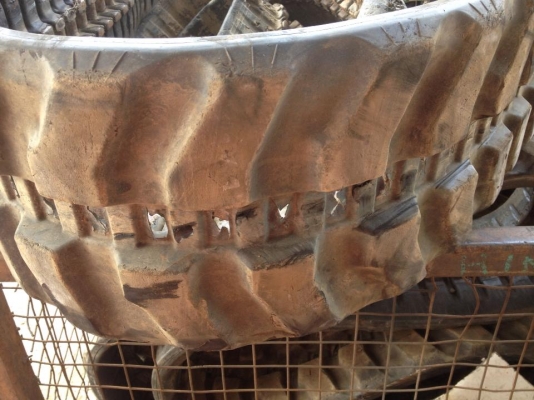 FROM JAPAN แทรคยางข้อถี่ขนาด300*52.5*82 สามารถใส่กับรถขุดไซค์ 20,25,30,35(มีจำนวน 1คู่) ราคาเพียง 23,000 บาท สนใจติดต่อ 0819337688 FROM JAPAN แทรคยางข้อถี่ขนาด300*52.5*82 สามารถใส่กับรถขุดไซค์ 20,25,30,35(มีจำนวน 1คู่) ราคาเพียง 23,000 บาท สนใจติดต่อ 0819337688