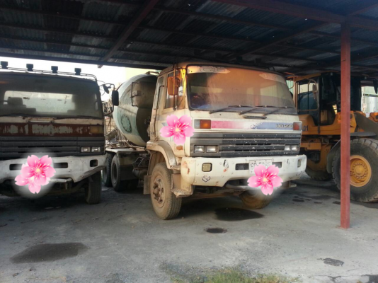 ขายรถบรรทุก 10 ล้อโม่ปูน NISSAN UD 290 แรงม้า 2 คันโม่ 7 คิวรุ่น 250 แแรงม้า 8 คันโม่ 6 คิว ราคา 750000 กับ 700000