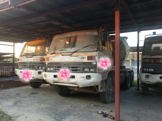 ขายรถบรรทุก 10 ล้อโม่ปูน NISSAN UD 290 แรงม้า 2 คันโม่ 7 คิวรุ่น 250 แแรงม้า 8 คันโม่ 6 คิว ราคา 750000 กับ 700000