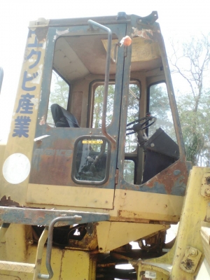 ขายรถตักล้อยาง KOMATSU WA300-1 ไม่มีเอกสาร ราคา 550000